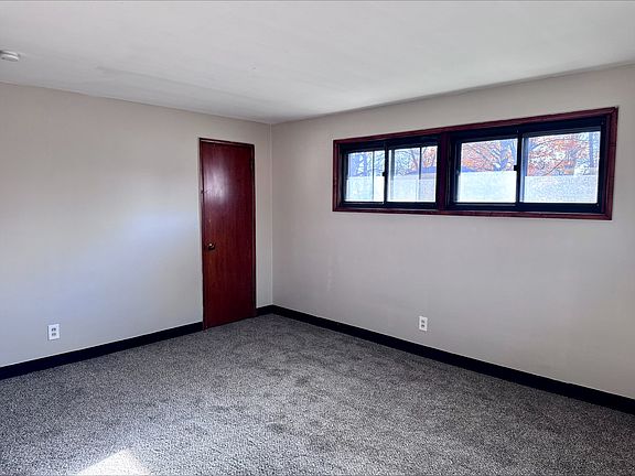 3rd image of 1135 Saxe Ave