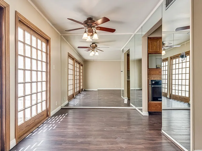 3016 El Camino Ave — Photo 3