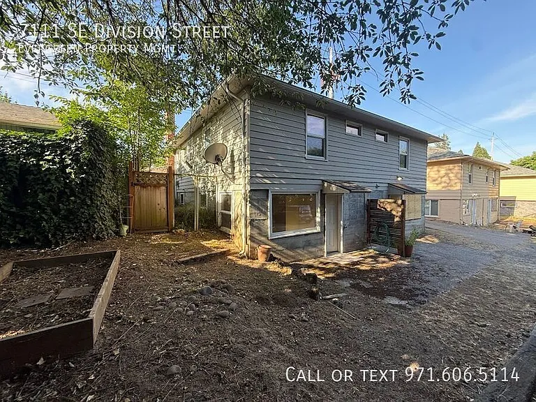 7111 SE Division St — Photo 25