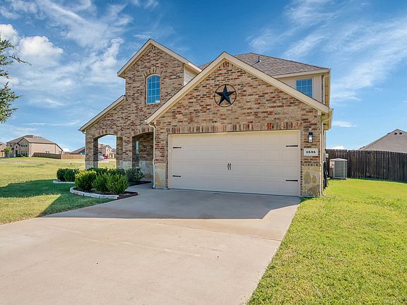 3rd image of 1535 Meadowlake Dr