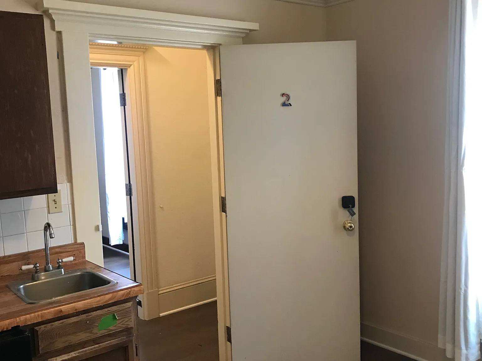 5 bed, 2272 sqft, $1,500 — Photo 3