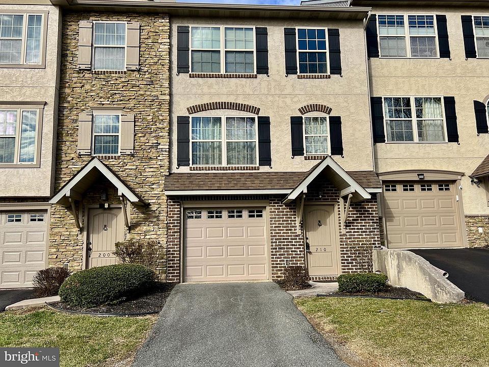 1st image of 210 Valley Dr