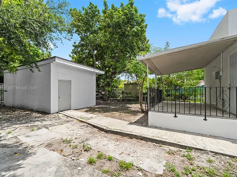 1227 NW 27th St — Photo 24