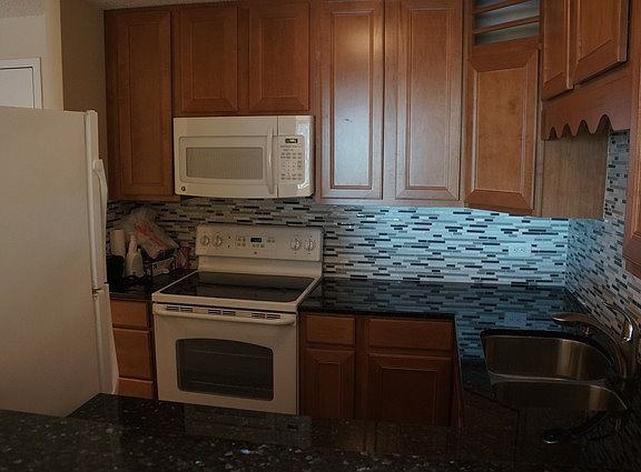 4th image of 801 S Plymouth Ct APT 814