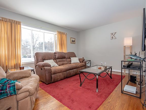 4th image of 25 Saint Jude Ln