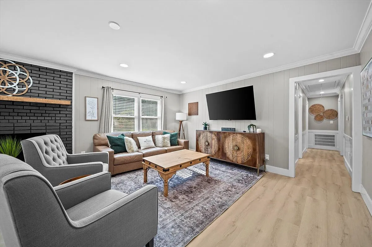 4 bed, 1540 sqft, $5,800 — Photo 1