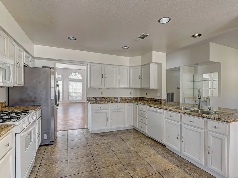 7928 Villa Finestra Dr — Photo 11