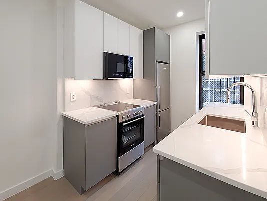 2nd image of 15 Wyckoff St APT 10