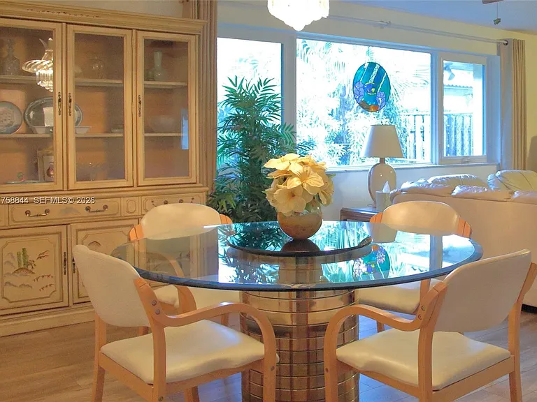 1933 Twin Dolphin Ln — Photo 11