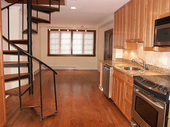 4th image of 1005 N La Salle Dr Unit 1