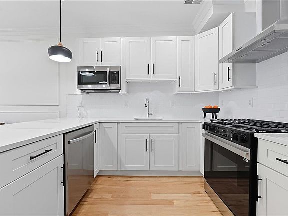 2nd image of 292 Whiton St #2