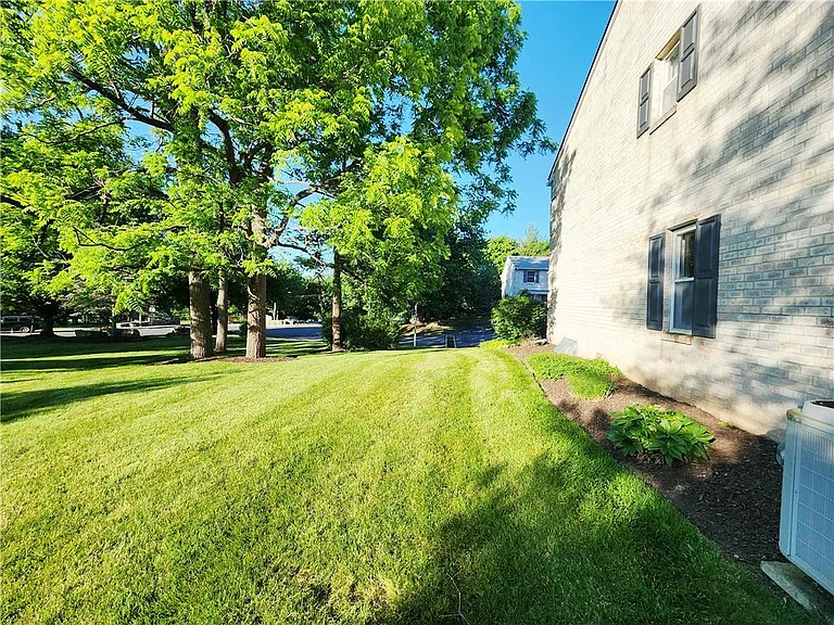 194 Springhouse Rd — Photo 4