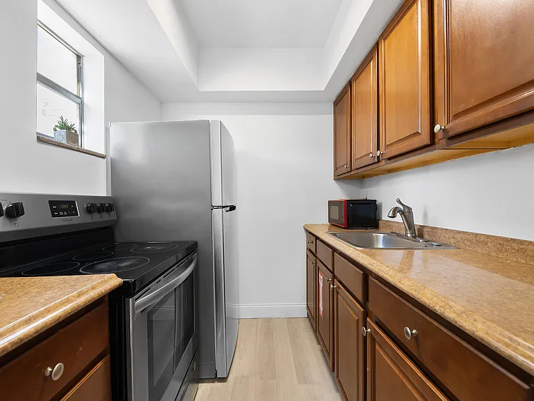 321 SW 14th St #3 — Photo 5