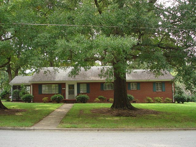 1st image of 713 Oakwood Dr