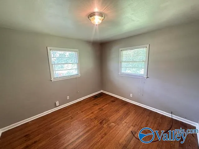 1114 Retlaw St NW — Photo 16