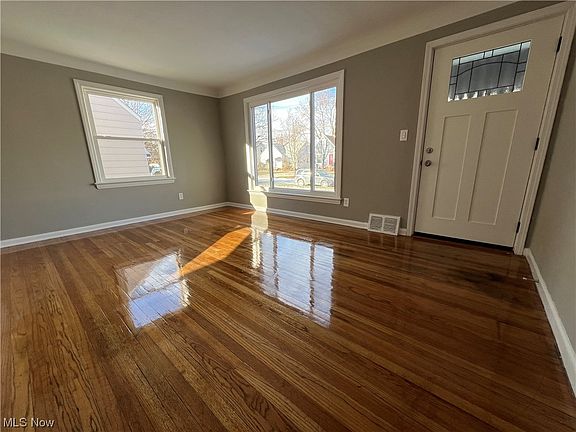 4th image of 6809 Traymore Ave