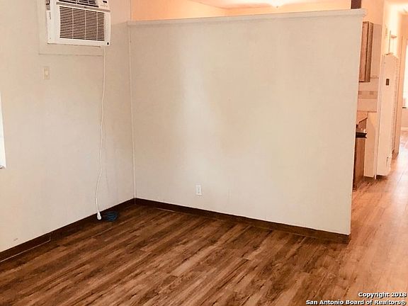 4th image of 2082 Springvale Dr