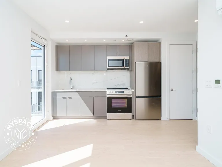 1499 Bedford Ave #9G — Photo 2