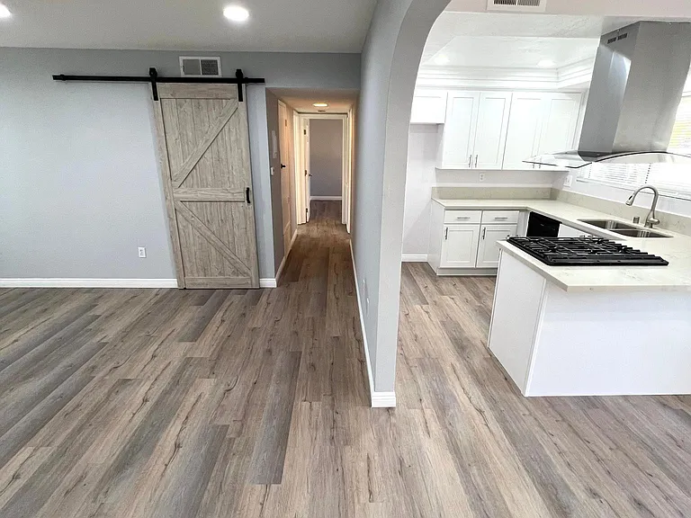 309 W Kelly Ave #B — Photo 16