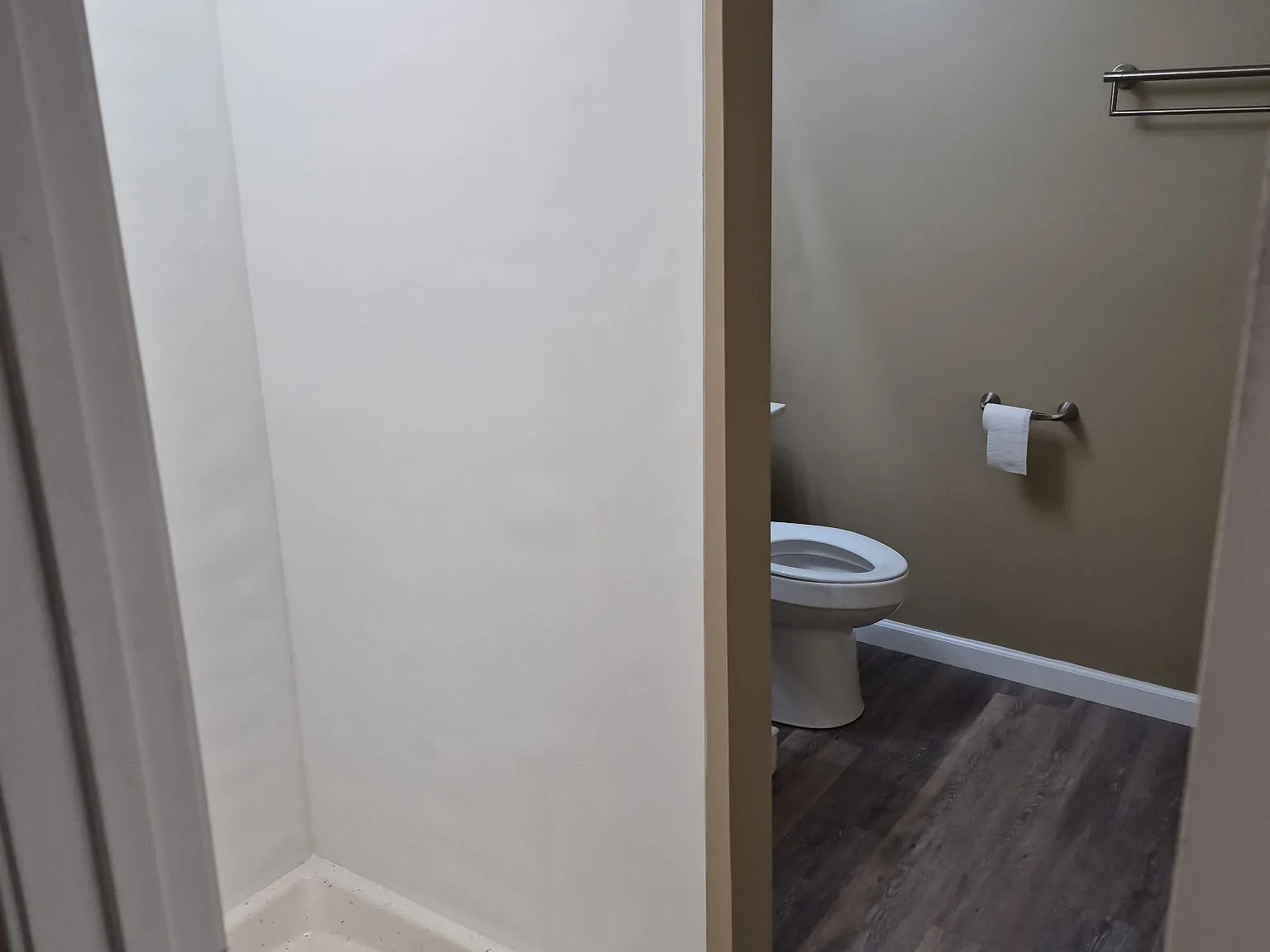 4 bed, 2200 sqft, $2,200 — Photo 4