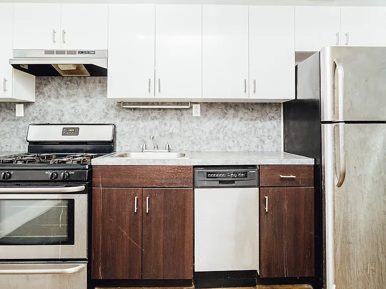 296 Harman St #1G — Photo 8