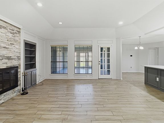 5th image of 3801 Runge Ct E