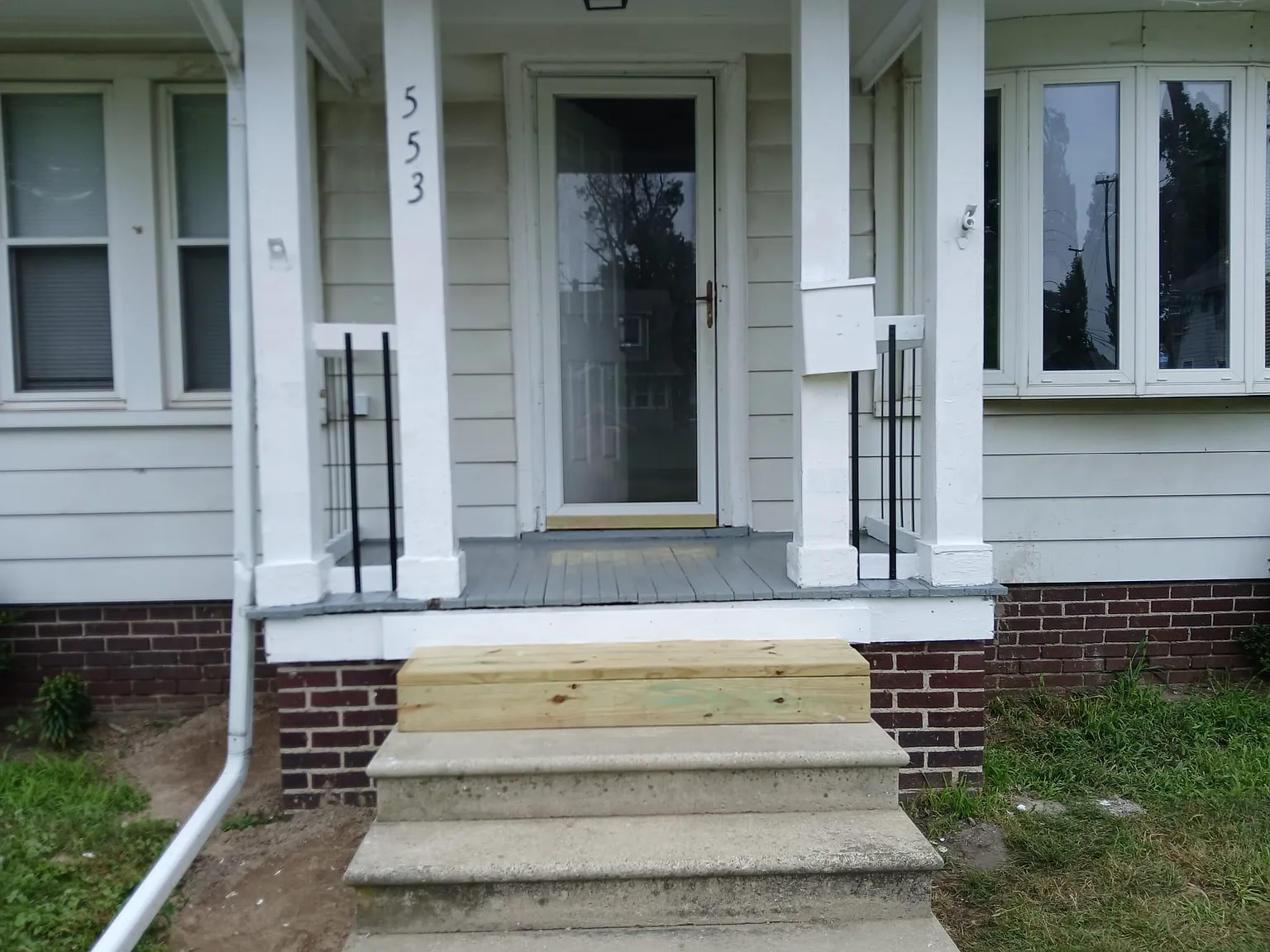 3 bed, 1.5 bath, 1200 sqft, $1,200 — Photo 1