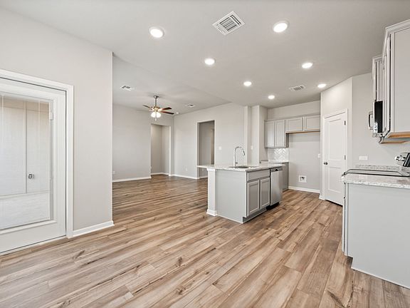 4th image of 2708 Fox River Dr