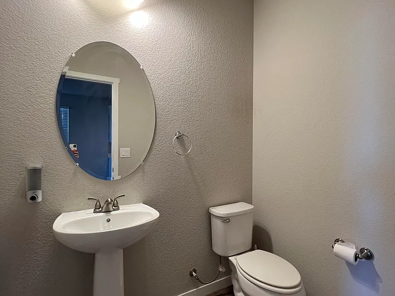 1095 Mountain Dr #B — Photo 4
