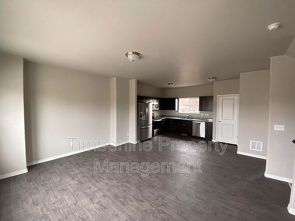 5th image of 889 Grissom Dr