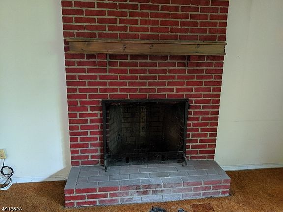 4th image of 55 Country Club Ln