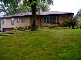 2435 Arona St, Roseville, MN 55113