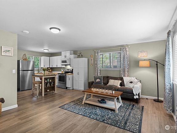 2nd image of 430 E Twanoh Falls Drive