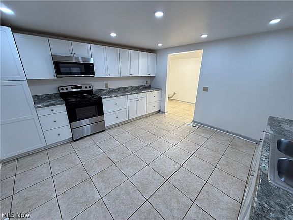 5th image of 11 Sherman St