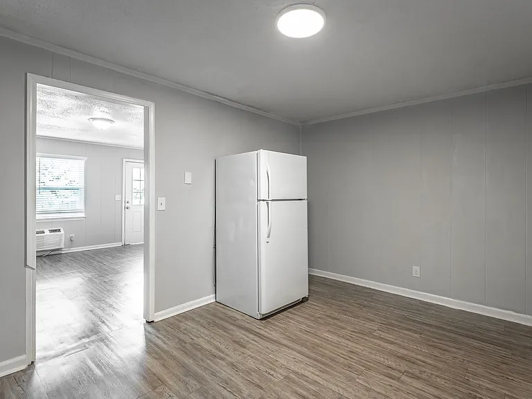 Comfortable Living at 112 Van Cleve Street — Photo 5