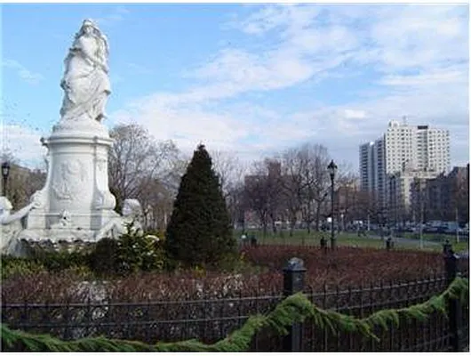 Sold by Douglas Elliman | media 25