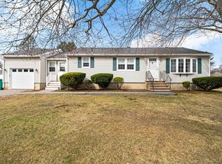 20 Meadow Dr, Lowell, MA 01854