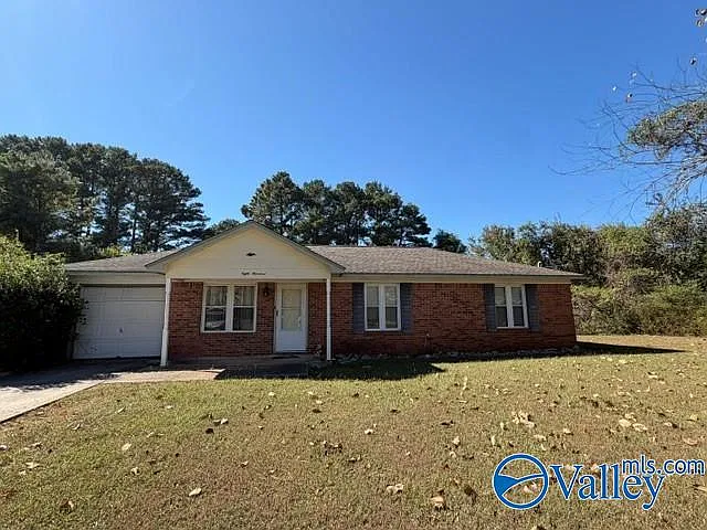 3 bed, 1.0 bath, 1050 sqft, $1,350 — Photo 1