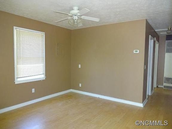 4th image of 727 Geneva St