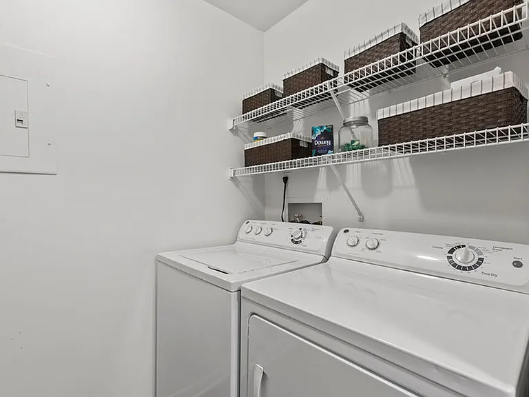 Laundry Room-Sherwood Deluxe