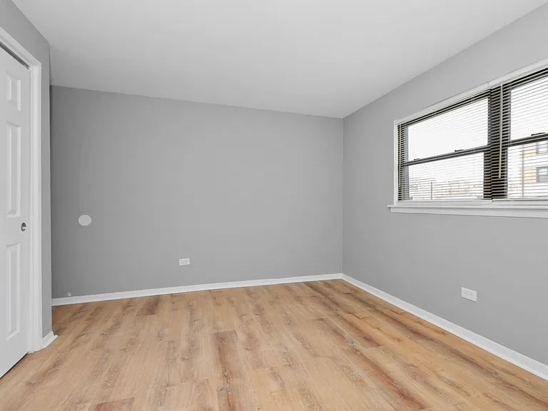 7900 S. Paxton Ave. — Photo 36