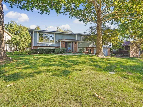 3513 Tam Oshanter Dr, Lawrence, KS 66047
