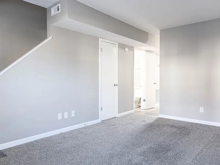 1650 Baltimore Dr — Photo 2