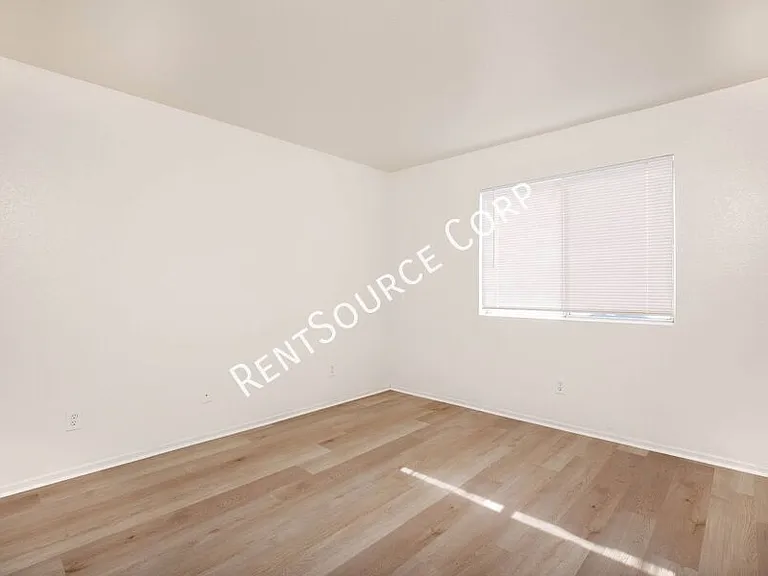 2910 B St #7 — Photo 10
