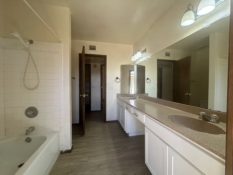 2141 E Manhatton Dr — Photo 7