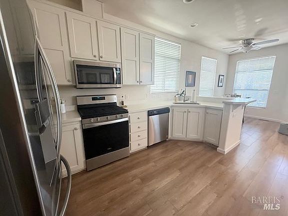 4th image of 576 Birchwood Drive