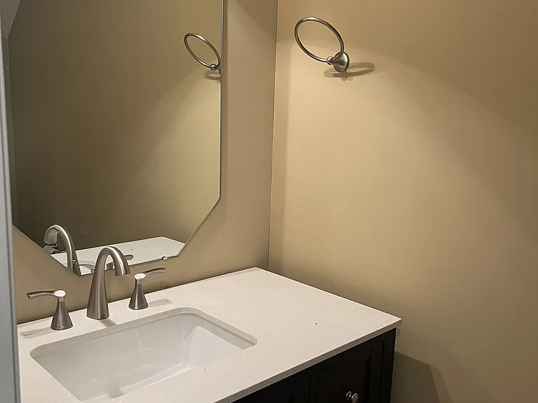 904 Azeri Ave — Photo 5