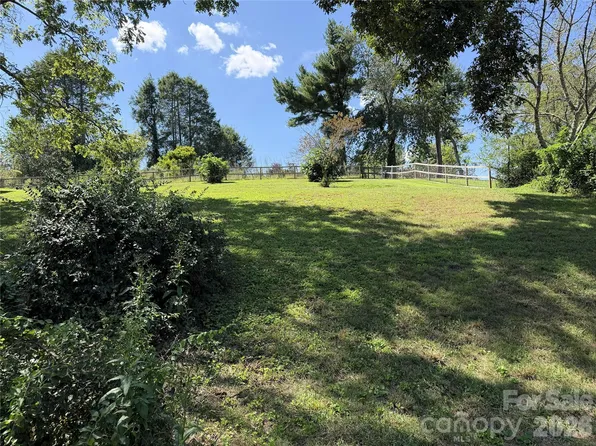 28 Sheppard Dr, Asheville, NC 28806