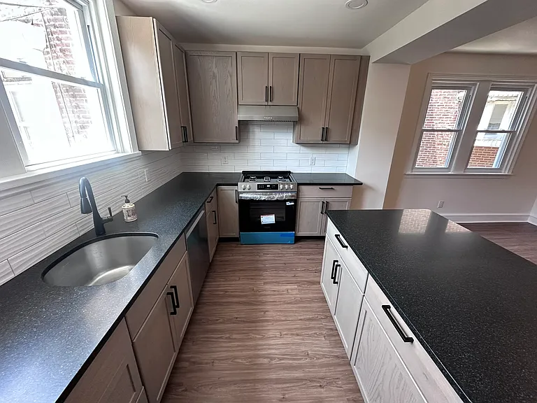 1538 Clearview St — Photo 8