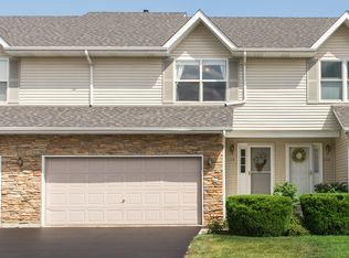 1114 Rose Dr, Sycamore, IL 60178